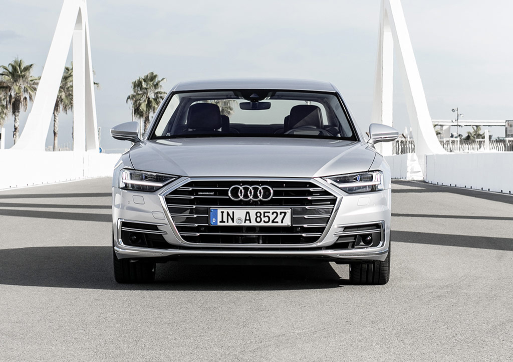 Audi A8, Front