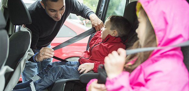 Bitte anschnallen: So sind Kinder im Auto richtig gesichert